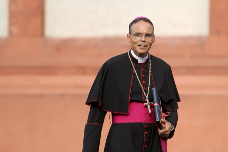 Vaticano suspende o "bispo do luxo" 806025?tp=UH&db=IMAGENS&w=749